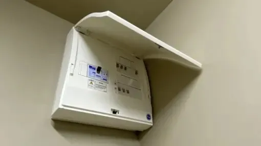 川口市で、エアコン設置に伴う200V対応ブレーカー交換を行いました!