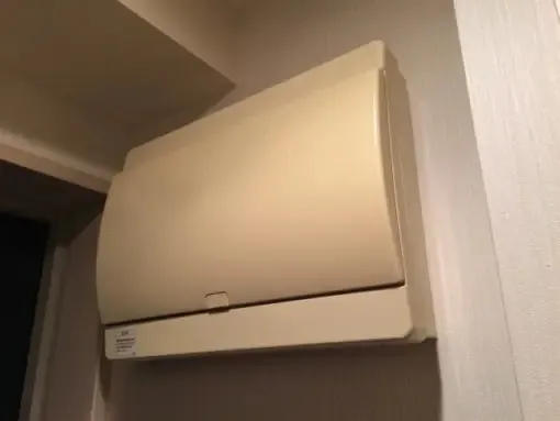 川口市で分電盤が焦げていて交換工事を行いました|ブレーカーまわりの異常に注意!